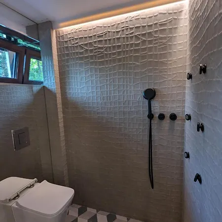 Modernistyczna Poety I Aktorki, Z Widokiem Na Jezioro I Gory Oraz Prywatnym Basenem, Sauna, Kominkiem, Lasem I Ogrodem *