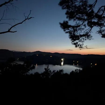 W Lesie Z Widokiem Na Jezioro I Gory Oraz Prywatnym Basenem, Sauna, Kominkiem, Lasem I Ogrodem